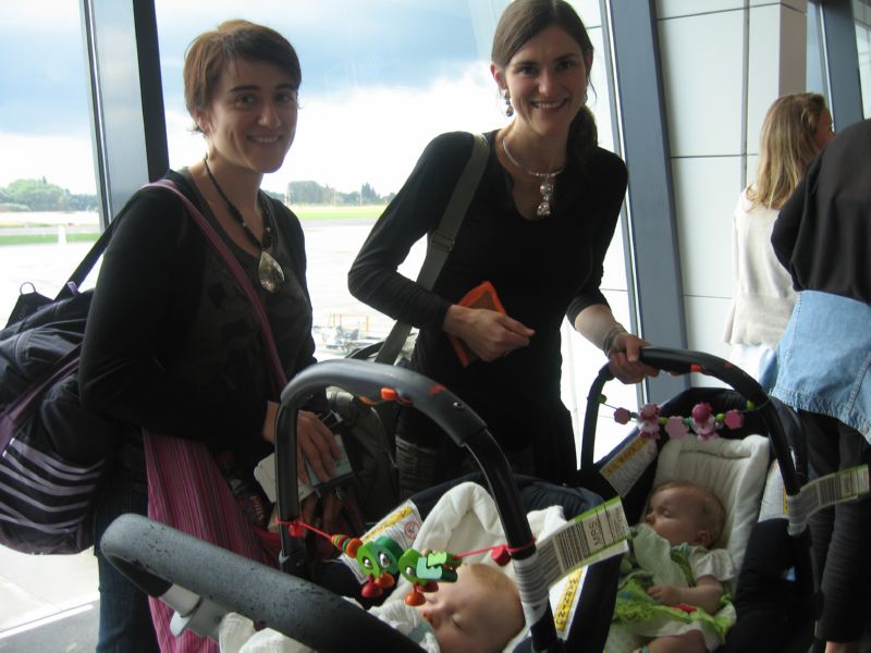 43-Jul25 Alex, Cat and kids at airport